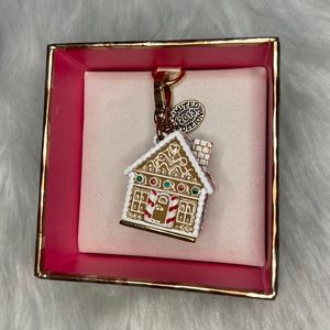 LIMITED EDITION holiday 2013 gingerbread house charm